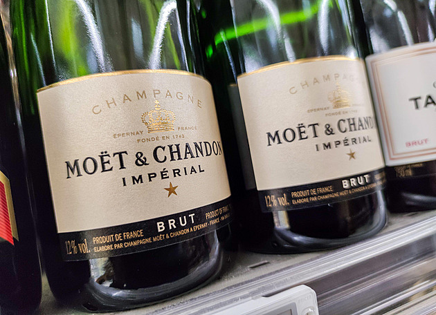 Šampaňského z Francie se loni prodalo za šest miliard eur. Česku vévodí sekt