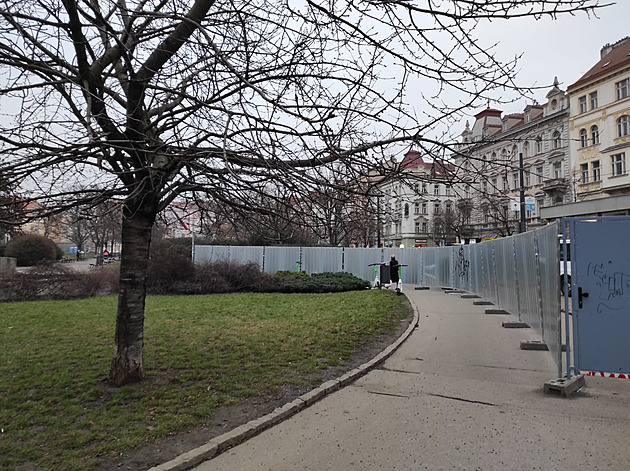 <p>Dopravní podnik začal ve stanici Jiřího z Poděbrad na lince metra A s výměnou stávajících eskalátorů za energeticky úspornější.</p>
