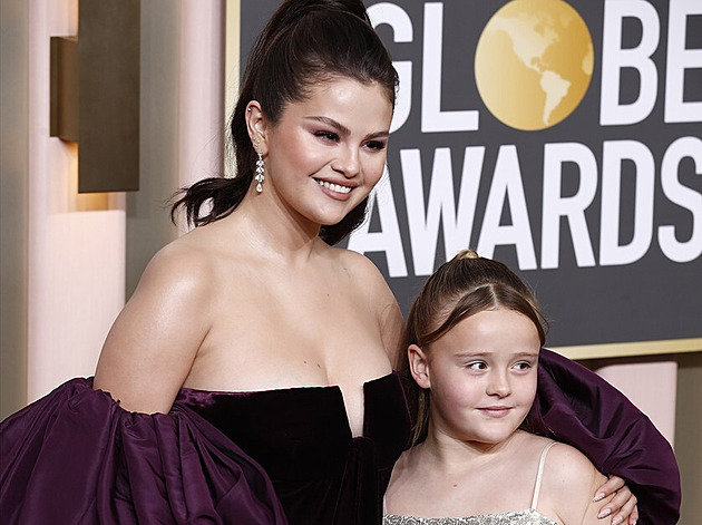 Falešná Selena Gomezová vytvořená umělou inteligencí je nej fotkou z Met Gala