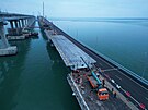 Pokraující opravy Kerského mostu, který spojuje Rusko s okupovaným Krymem...