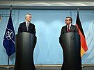 Generální tajemník NATO Jens Stoltenberg a nmecký ministr obrany Boris...