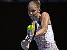 eská tenistka Karolína Plíková returnuje ve tetím kole Australian Open.