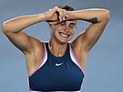 Dojatá Aryna Sabalenková po poslední výmn finále enské dvouhry na Australian...