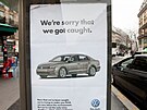Pozornosti aktivist neunikla ani reklama na Volkswagen. Sloganem Mrzí nás, e...