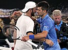 Amerian Tommy Paul a Srb Novak Djokovi po semifinálovém utkání na Australian...