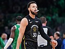 Stephen Curry (30) z Golden State Warriors bhem zápasu s Boston Celtics