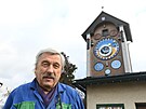 Miroslav Ne�as sv�j orloj ve v�i�ce nad dílnou �áste�n� p�ipodobnil tomu...