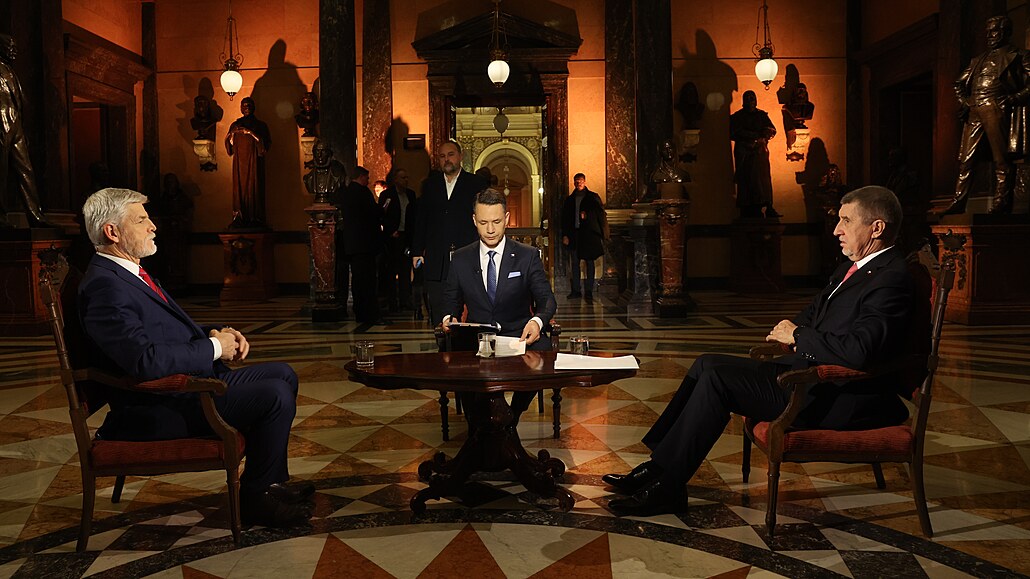 Petr Pavel a Andrej Babiš před televizní debatou (22. ledna 2023)