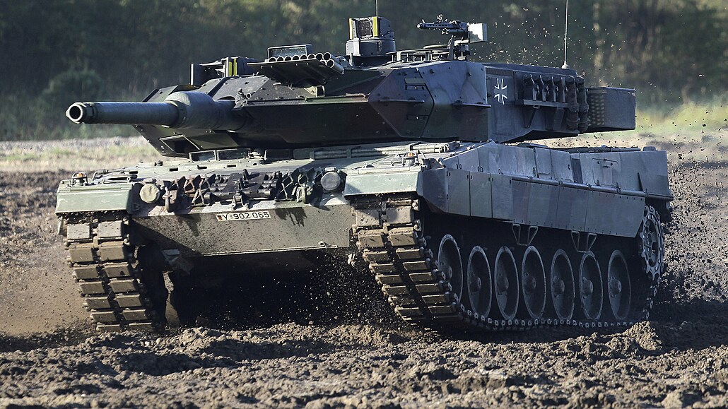 Tank Leopard 2 při cvičení německé armády v roce 2021.