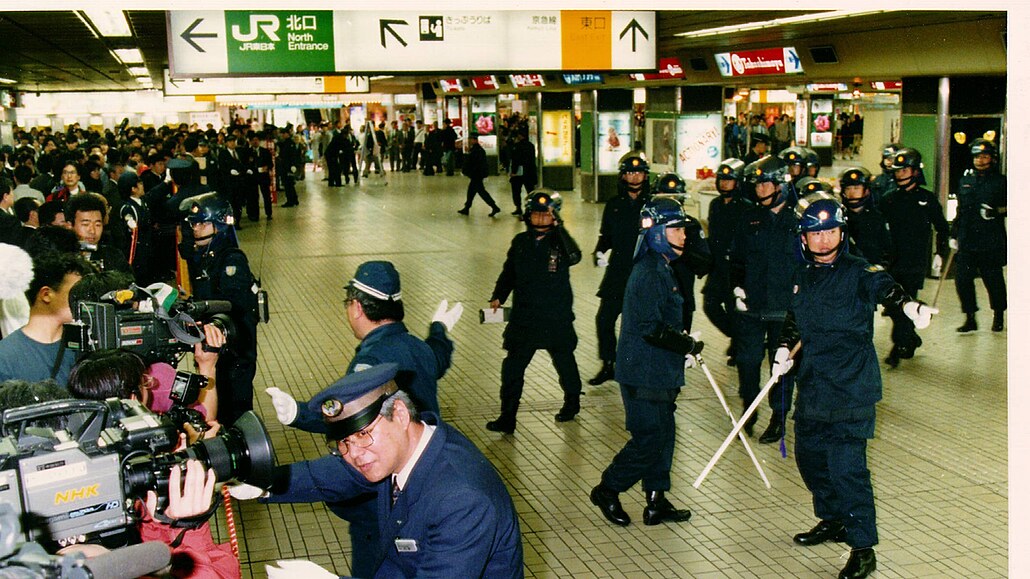 Ničivé následky útoku v japonském metru z března 1995 vyděsily celý svět.