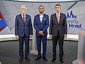 Kandidáti na prezidenta Petr Pavel a Andrej Babiš s moderátorem předvolební...