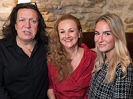 Richard Genzer, Linda Finková a jejich dcera Viktorie (Praha, 15. listopadu...