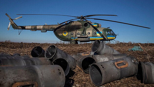 Ukrajinský vrtulník poblíž frontové linie v Donbasu (25. ledna 2023)