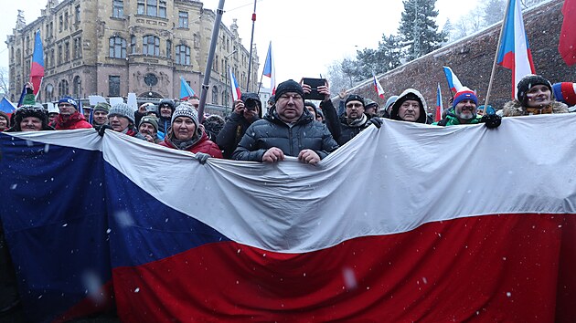 Protivládní demonstranti před Strakovou akademií (21. ledna 2023)