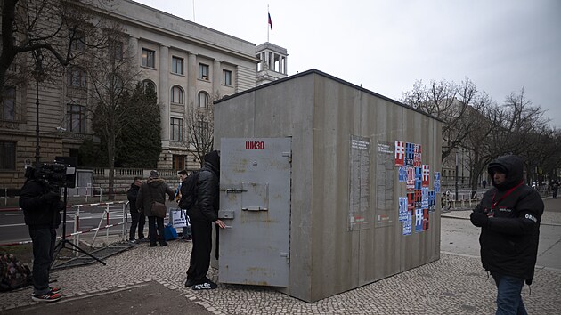 V Berln vystavili kopii cely, kam rusk vzesk sprva za trest pravideln posl vznnho opozinho pedka Alexeje Navalnho. (26. ledna 2023)