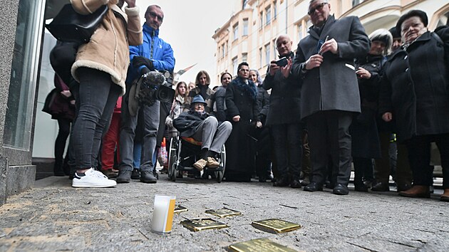 Slavnostní položení kamenů zmizelých v centru Ústí nad Labem.