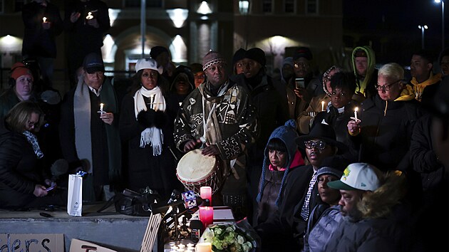 Vigilie za Tyrea Nicholse v americkm Memphisu. Z jeho vrady prokuratura obvinila pt policist. (26. ledna 2023)
