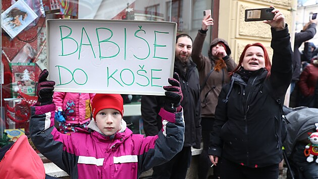 Šéf hnutí ANO Andrej Babiš navštívil Jablonec nad Nisou. Na snímku odpůrci Andreje Babiše. (20. ledna 2023)