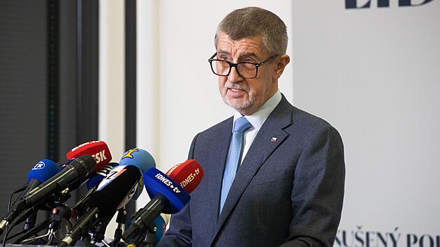 Andrej Babiš na tiskovém brífinku, kde oznámil, že končí s kontaktní předvolební kampaní. (24. ledna 2023)