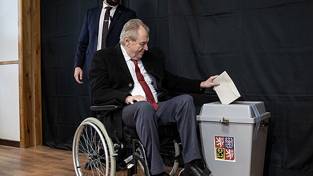 Prezident republiky Miloš Zeman společně s manželkou Ivanou Zemanovou odvolil...