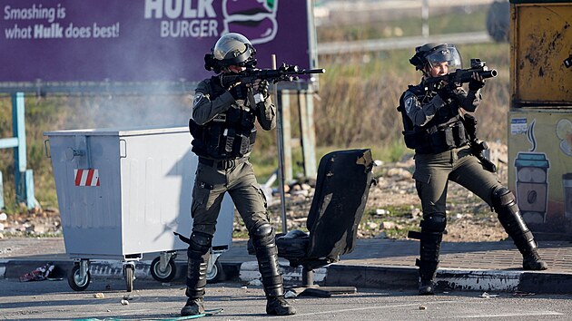 Izraelsk armda se na Zpadnm behu stetla s protestujcmi Palestinci. (26. ledna 2023)