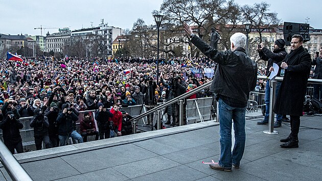 Kandidát na prezidenta Petr Pavel vystoupil na zcela zaplněném náměstí v Brně. (20. ledna 2023)