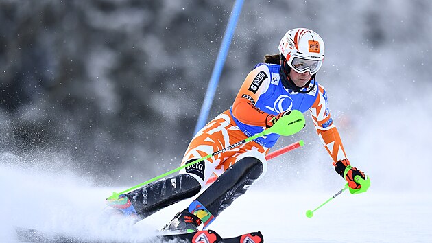 Slovenka Petra Vlhov bhem druhho kola nedlnho slalomu ve pindlerov Mln.