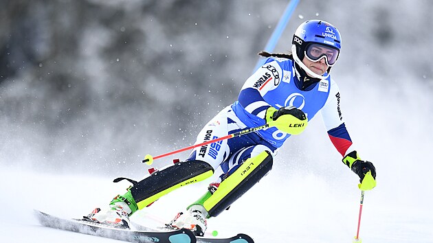 Martina Dubovsk bhem druhho kola nedlnho slalomu ve pindlerov Mln.