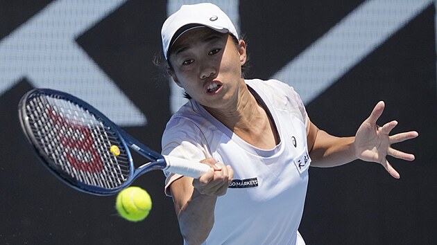 anka ang uaj hraje forhend v osmifinle na Australian Open.