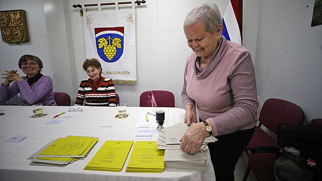 Volební komise v Chroznatíně na Třebíčsku vyčkávají na voliče. (27. ledna 2023)