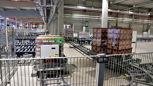 Plzeňský Prazdroj investoval do nové plně automatizované skladovací haly více než 780 milionů korun. Je větší než fotbalové hřiště. (26. 1. 2023)