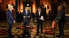 Petr Pavel a Andrej Babi ped televizní debatou (22. ledna 2023)