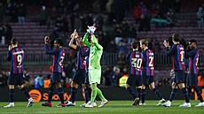 Fotbalisté Barcelony po vít�zném pohárovém utkání se San Sebastianem.