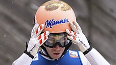 Stefan Kraft se p�ipravuje na skok v Kulmu.