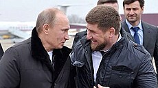 Vladimir Putin (vlevo) a Ramzan Kadyrov na snímku ze záí 2022