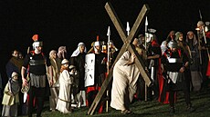 Zatím naposledy odehráli ��ár�tí farníci pa�ijovou hru v roce 2019, po covidové...