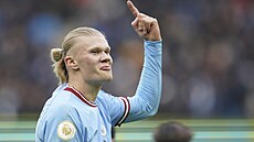 Kanonýr Erling Haaland z Manchesteru City se raduje ze svého gólu.