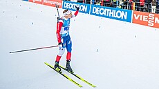 Jakub �tvrtecký dová�í v Anterselv� �eskou �tafetu do cíle.