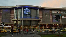 V roce 1999 se bývalý hladový cirkus otevel jako Bucuresti Mall.