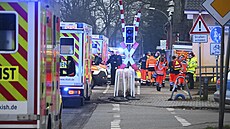 Sedm lidí bylo zraněno po útoku nožem v regionálním vlaku na severu Německa....
