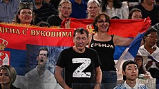 P�íznivci Novaka Djokovi�e hecují svou hv�zdu ve �tvrtfinále Australian Open....