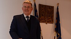 eský velvyslanec v Belgii Pavel Klucký odevzdává na ambasád v Bruselu svj...