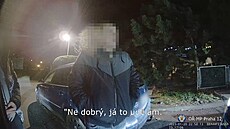 Opilý ofér se snail oálit policisty, e auto ídil jeho spolujezdec