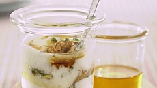 �eck� jogurt s o�echy a medem