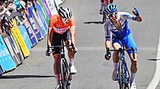 Spurterský souboj mezi Jayem Vinem a Simonem Yatesem.