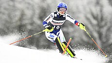 Martina Dubovská bhem prvního kola slalomu ve pindlerov Mlýn.
