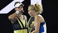Barbora Krejíkova s Kateinou Siniakovou e finále Australian Open.