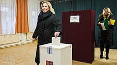 Neúspná prezidentská kandidátka Danue Nerudová ve volební místnosti ve...