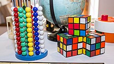 Rubikova kostka se proslavila po celém světě. Mechanický hlavolam, který v 70....