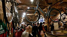 V bíloveckém muzeu za�ala výstava historických kol. �ást dodal student Petr...